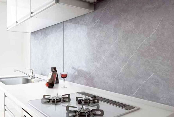 nên Chọn ốp bếp bằng đá bằng kính hay bằng gạch