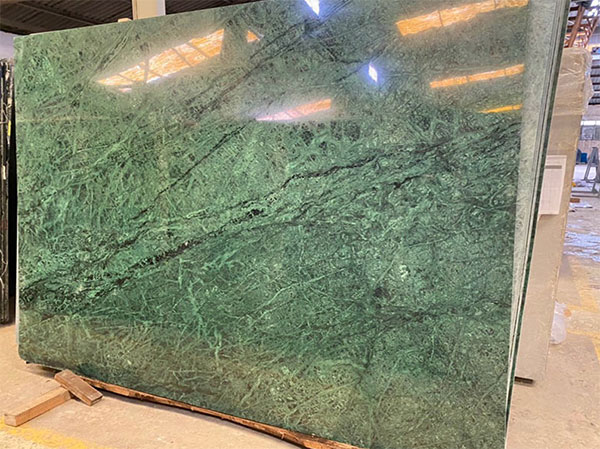 Những lưu ý khi chọn đá ốp tường màu xanh