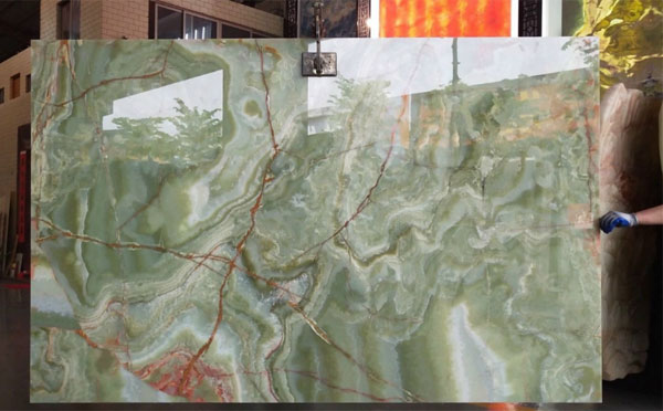 Lý do nên chọn lựa đá ốp tường màu xanh