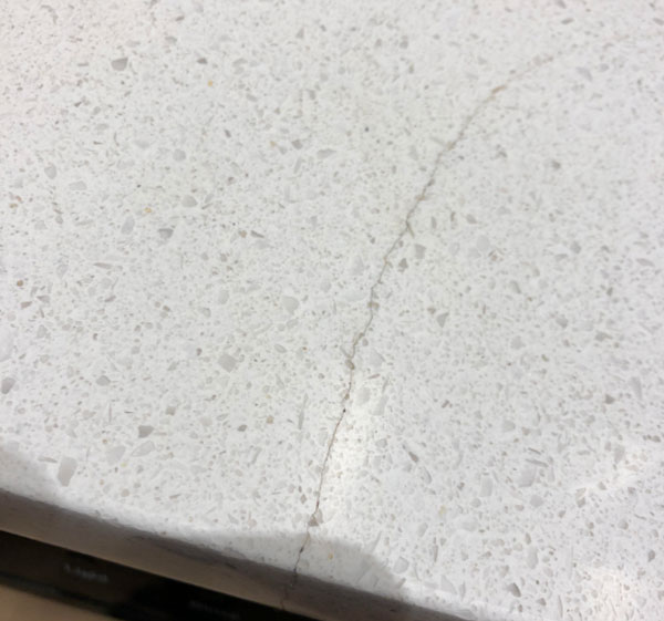 những Vết nứt trên mặt đá granite có đáng lo ngại