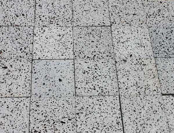 một số loại đá lát sân vườn chống trơn