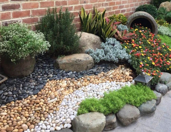 điều cần biết khi dùng đá cuội trang trí sân vườn