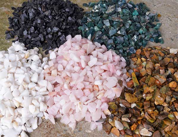 hướng dẫn các bước dùng đá thạch anh vụn rải nền nhà