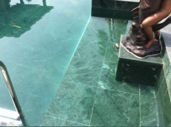 chọn đá ốp lát cho bể bơi cần biết gì